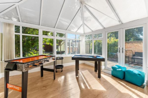 Stylish House in Bracknell - Garden - Games room